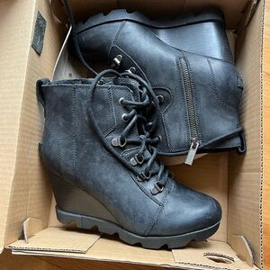 Sorel Joan Uptown Black Leather Lace Up Wedge Boots